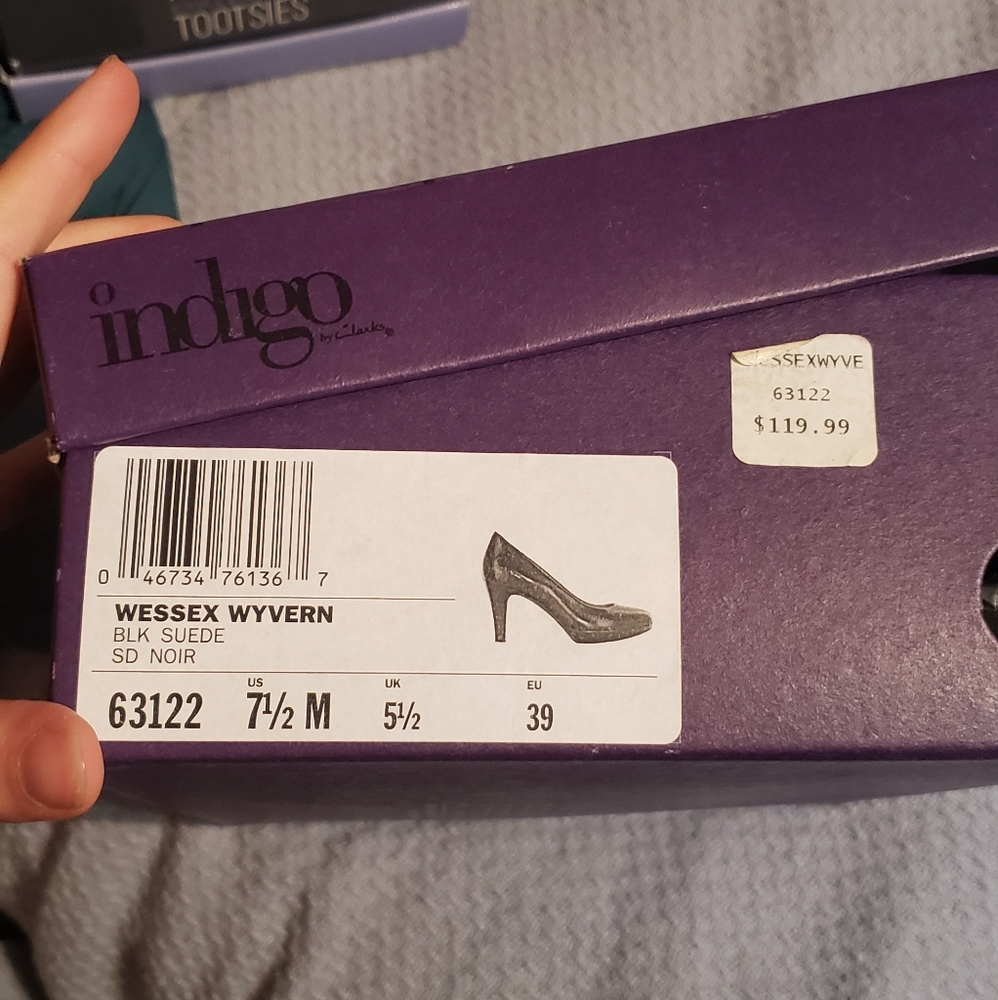 Heels - Picture 4 of 4